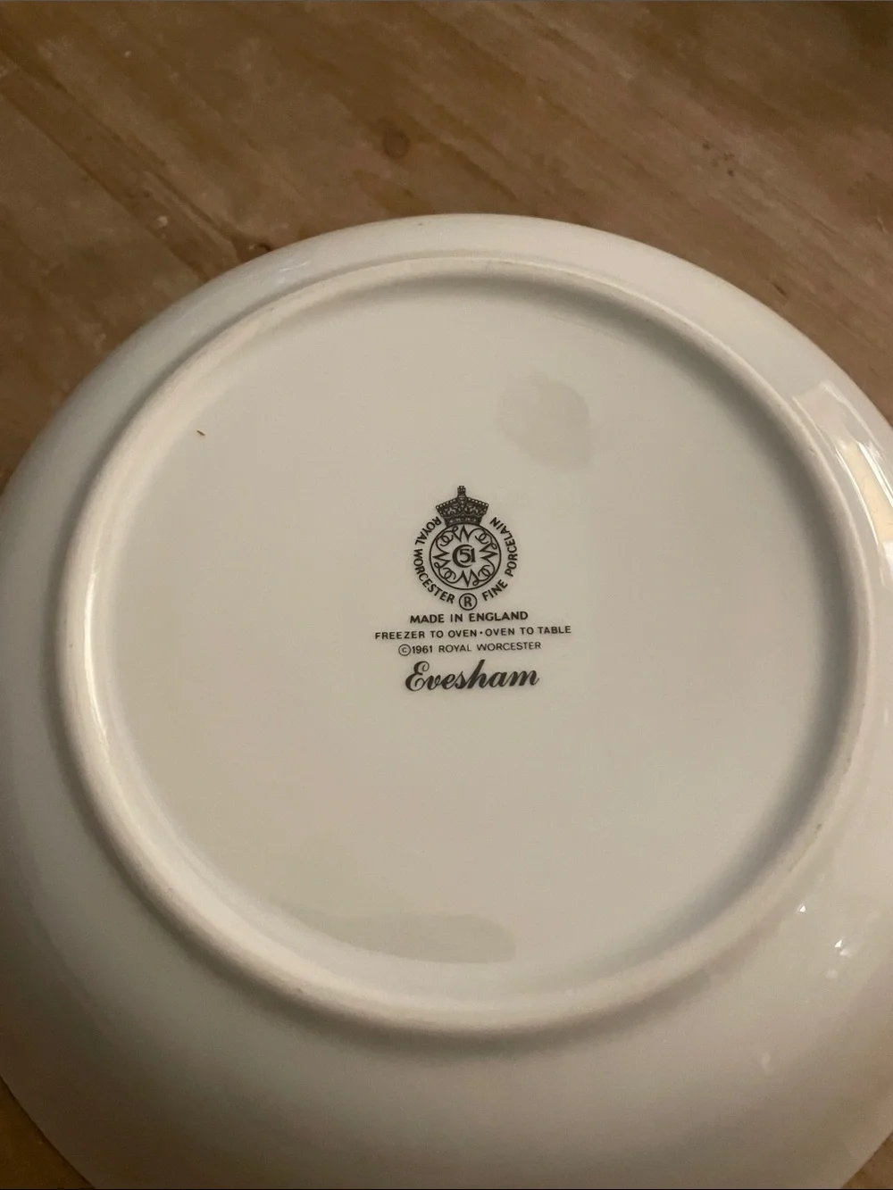 Royal Worcester Porcelain Fruit-Pattern Serving Bowl with Gold Rim 10 inches